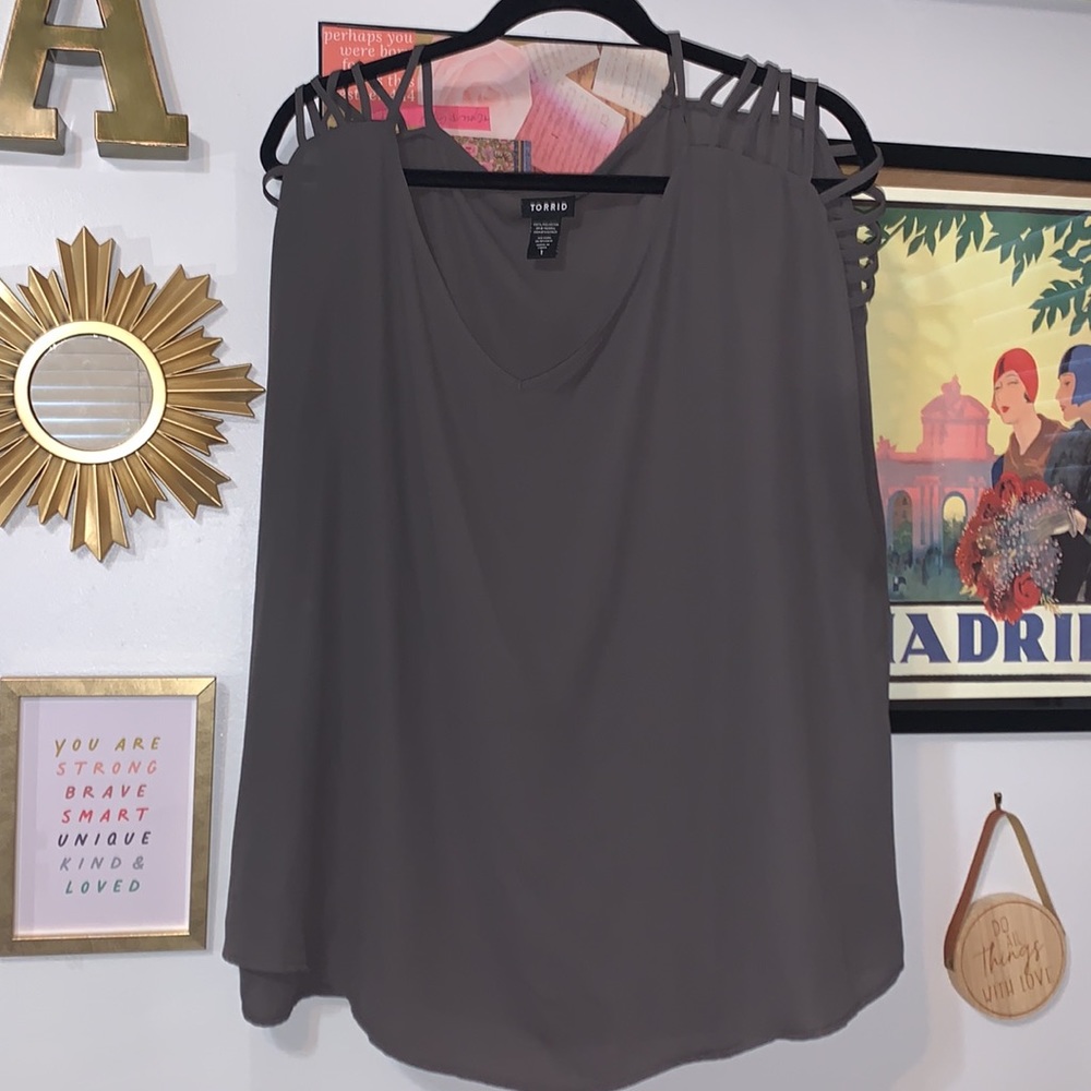 Grey blouse with slits at shoulders
